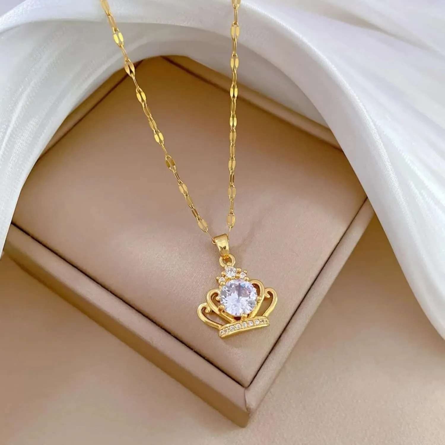 14K Yellow Gold Regal Crown Pendant Necklace - Queen Crown Charm with Chain - Perfect for Women & Special Occasions