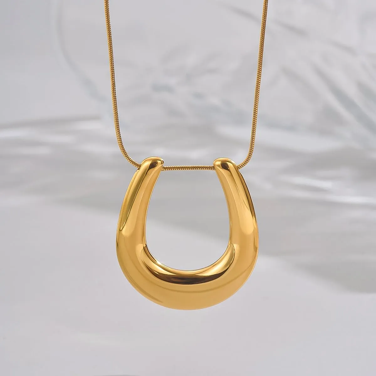 18K Gold Plated Twist Pendant Necklace Satellite Chain Sun Pendants Long Horseshoe Snake Chain Necklace Statement Jewelry Gift